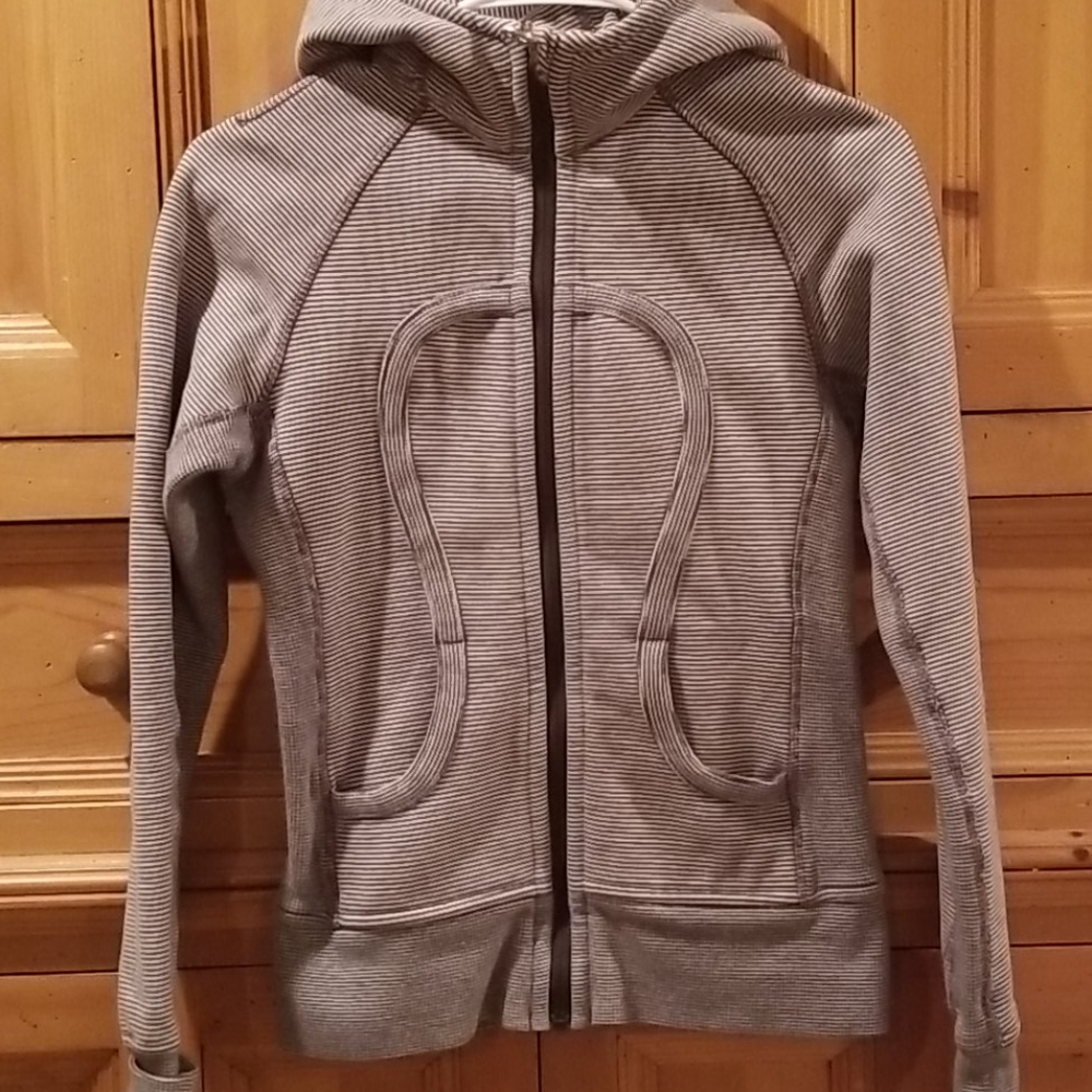 Lululemon Scuba Classic Sweatshirt with hood